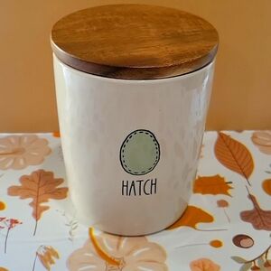 RAE DUNN Hatch canister